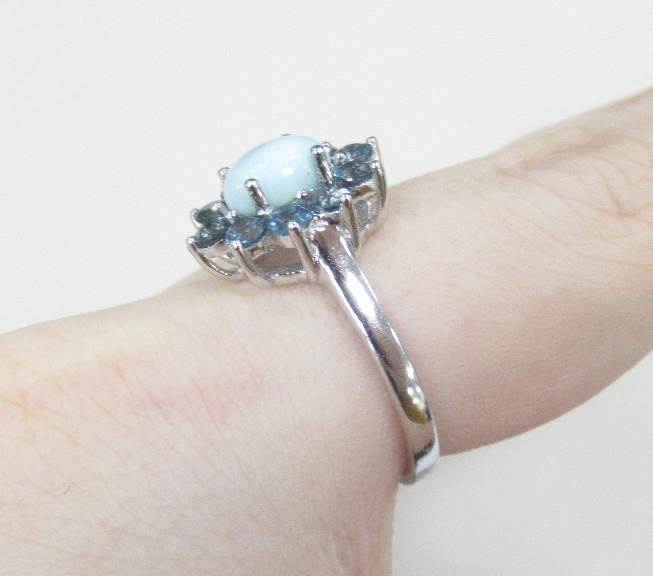 Серебряное кольцо с ларимаром "Цветок"